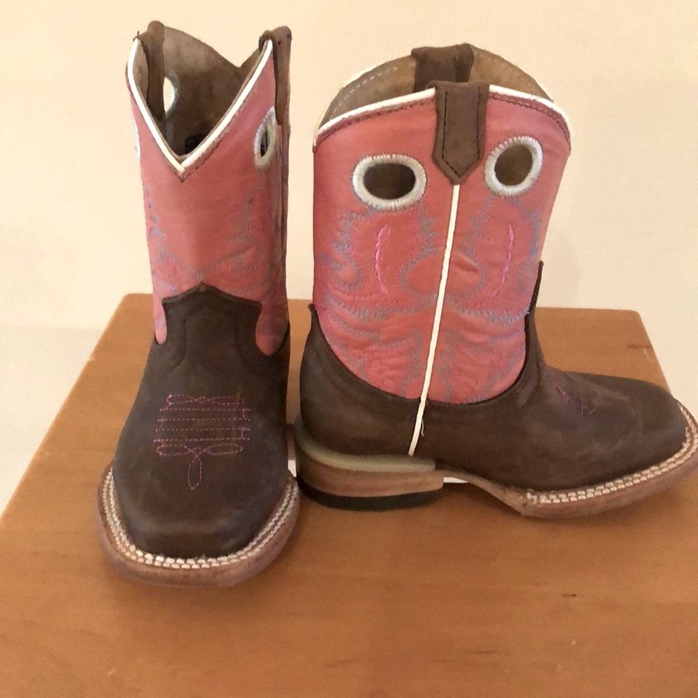 Rocking Leather  size 8.5. Toddler girls.